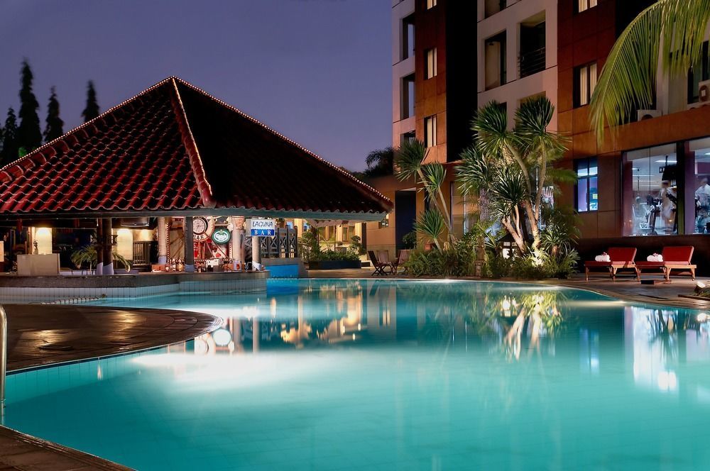 Kristal Hotel Yakarta Exterior foto